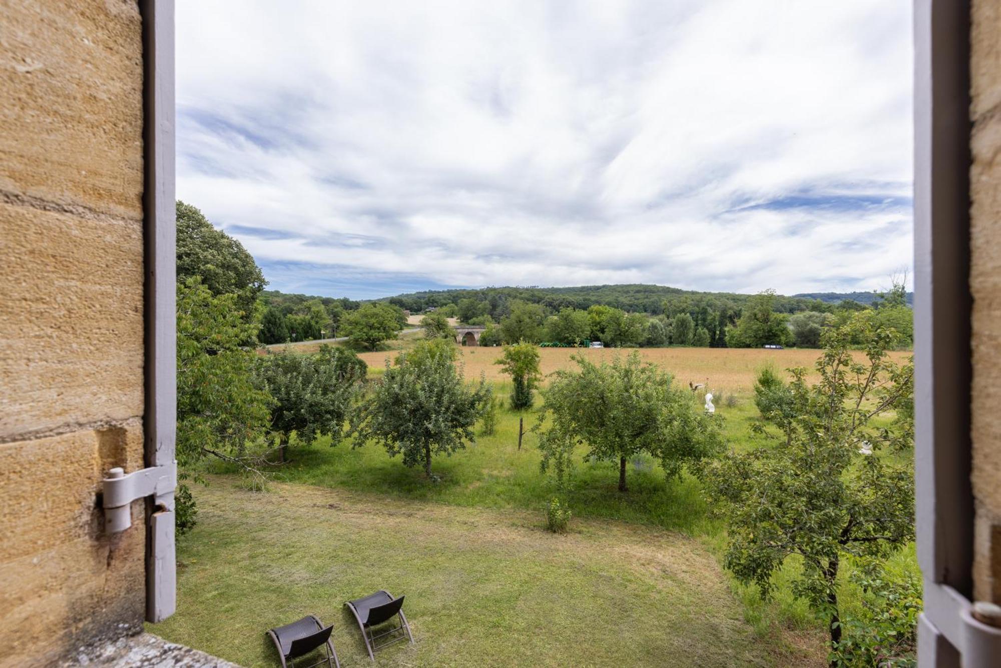 Logis Hotel Archambeau Thonac Zewnętrze zdjęcie