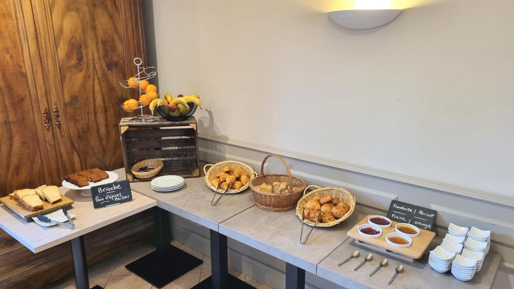 Logis Hotel Archambeau Thonac Zewnętrze zdjęcie